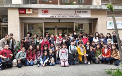 Estudiantes de 11 y 12 años de la Ikastola Artxandape han hecho una película y una colecta para la Asociación
