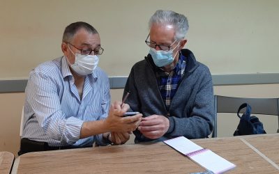 Un subidón de autoestima: Los/as socios/as aprenden a usar bien el móvil y las redes sociales en clase de nuevas tecnologías