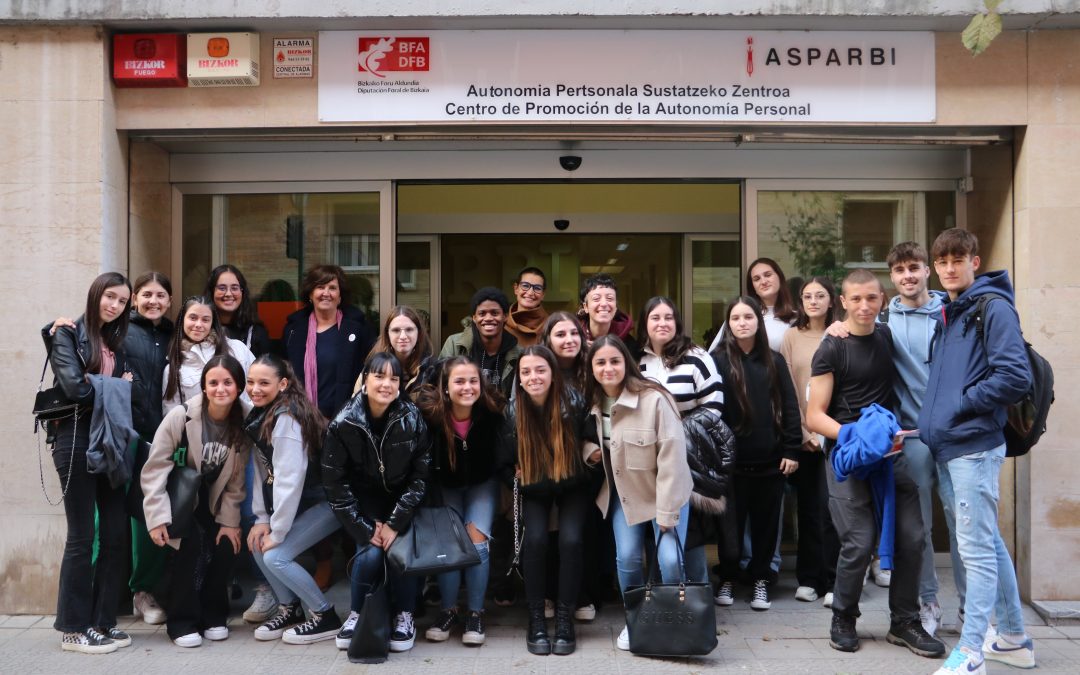Visita de los alumnos/as del grado en euskera de Cuidados auxiliares de enfermería del centro FP de Barakaldo